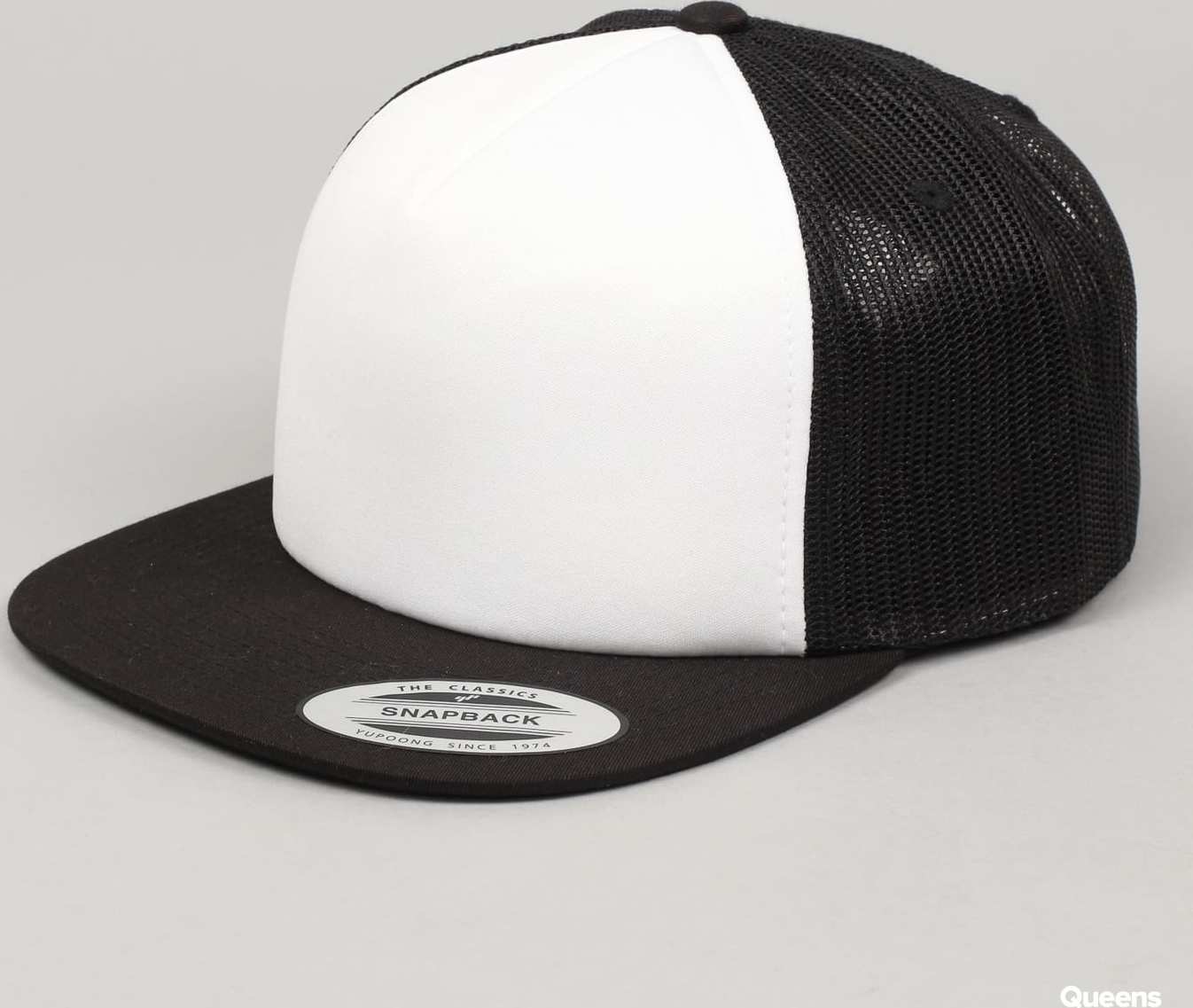 Urban Classics / Yupoong Foam Trucker With White Front černá / bílá