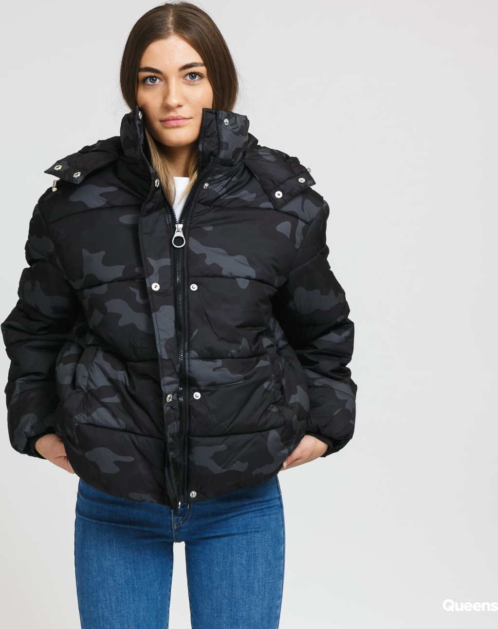 Urban Classics Ladies Boyfriend Camo Puffer Jacket camo černá M