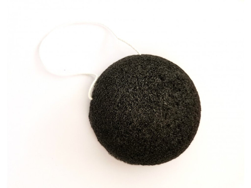 Beauty Formulas Konjaková houbička na pleť s aktivním bambusovým uhlím Bamboo Charcoal Konjac Facial Sponge